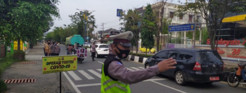 Kegiatan Operasi Yustisi COVID-19 Jajaran Polsek Samarinda Ulu di Jl. Ir. H. Juanda, Kota Samarinda