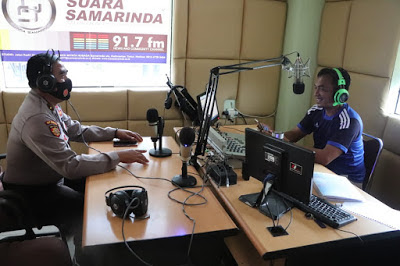 Polresta Samarinda Talkshow melalui Radio Suara